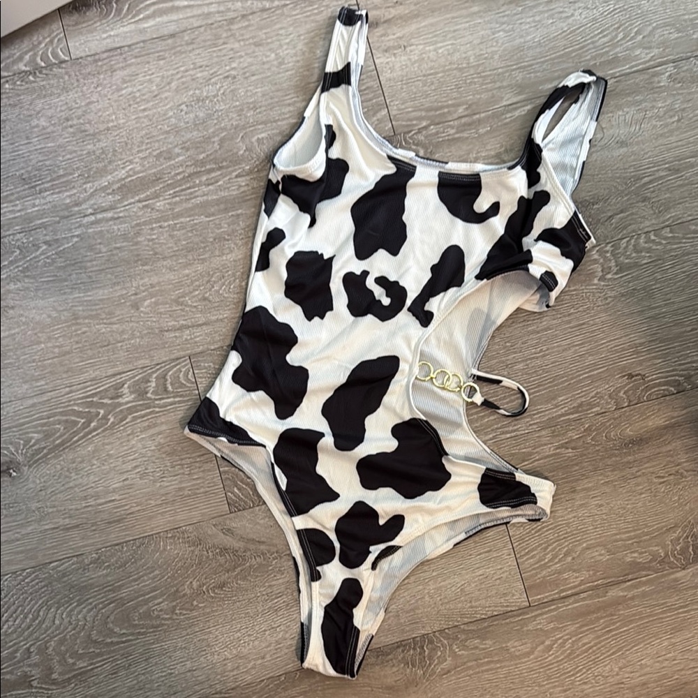 Stylish Cow Print One Piece Swimsuit